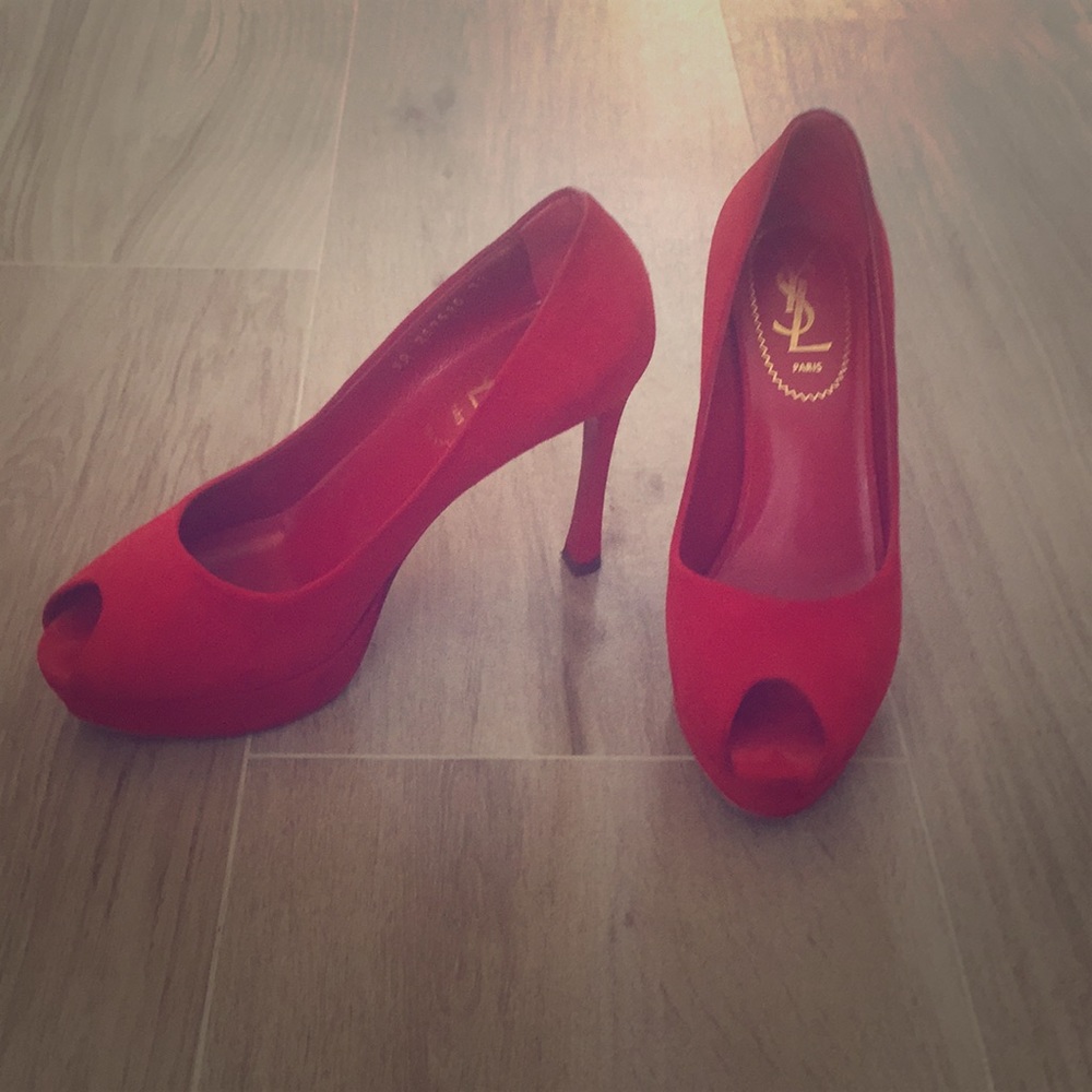 Showstoppers! YSL red suede pumps